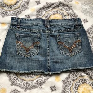 Jean skirt with jewels on back pokets